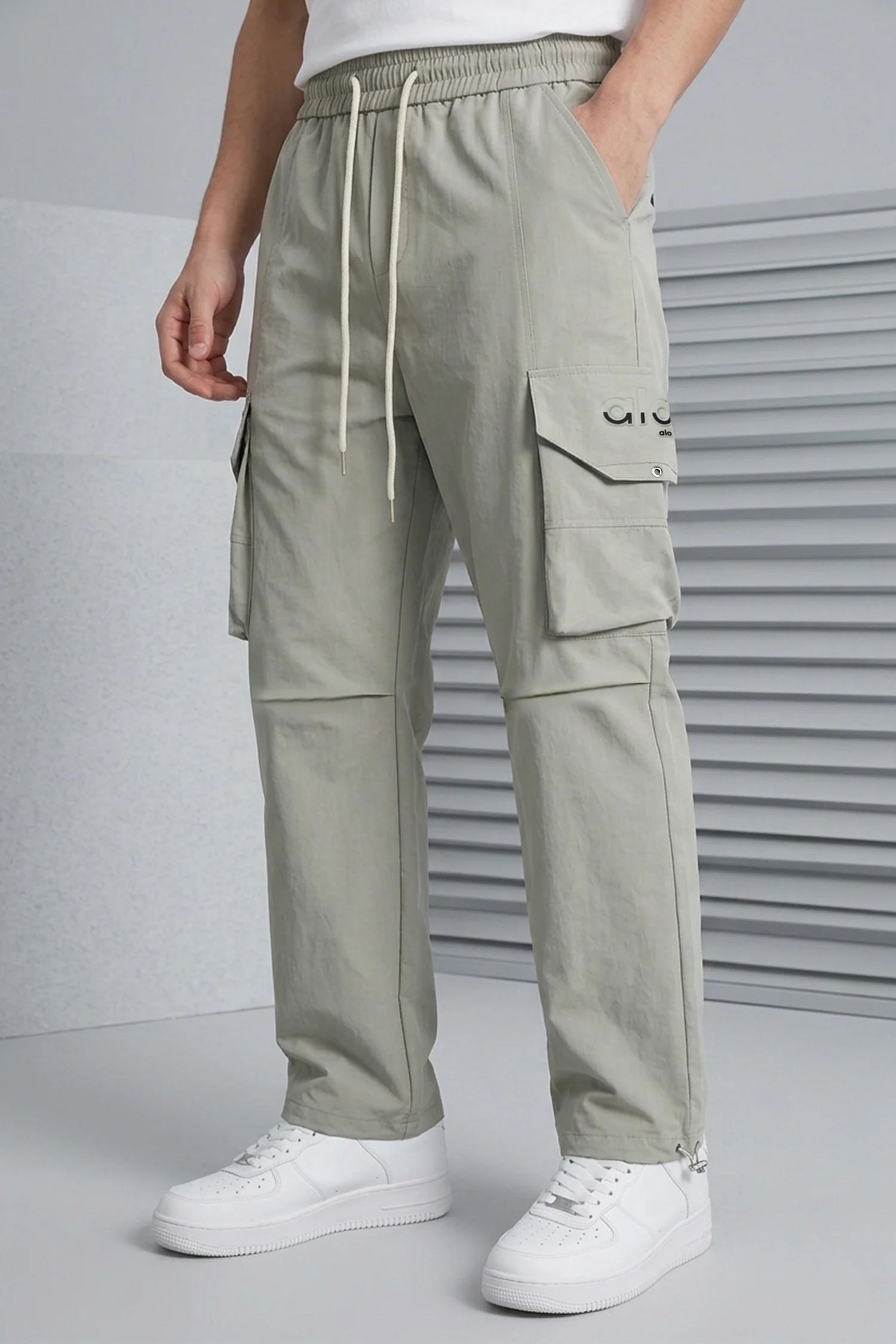 Alo Flap Closures With Side Pocket Loose Bottom Trouser In Light Grey