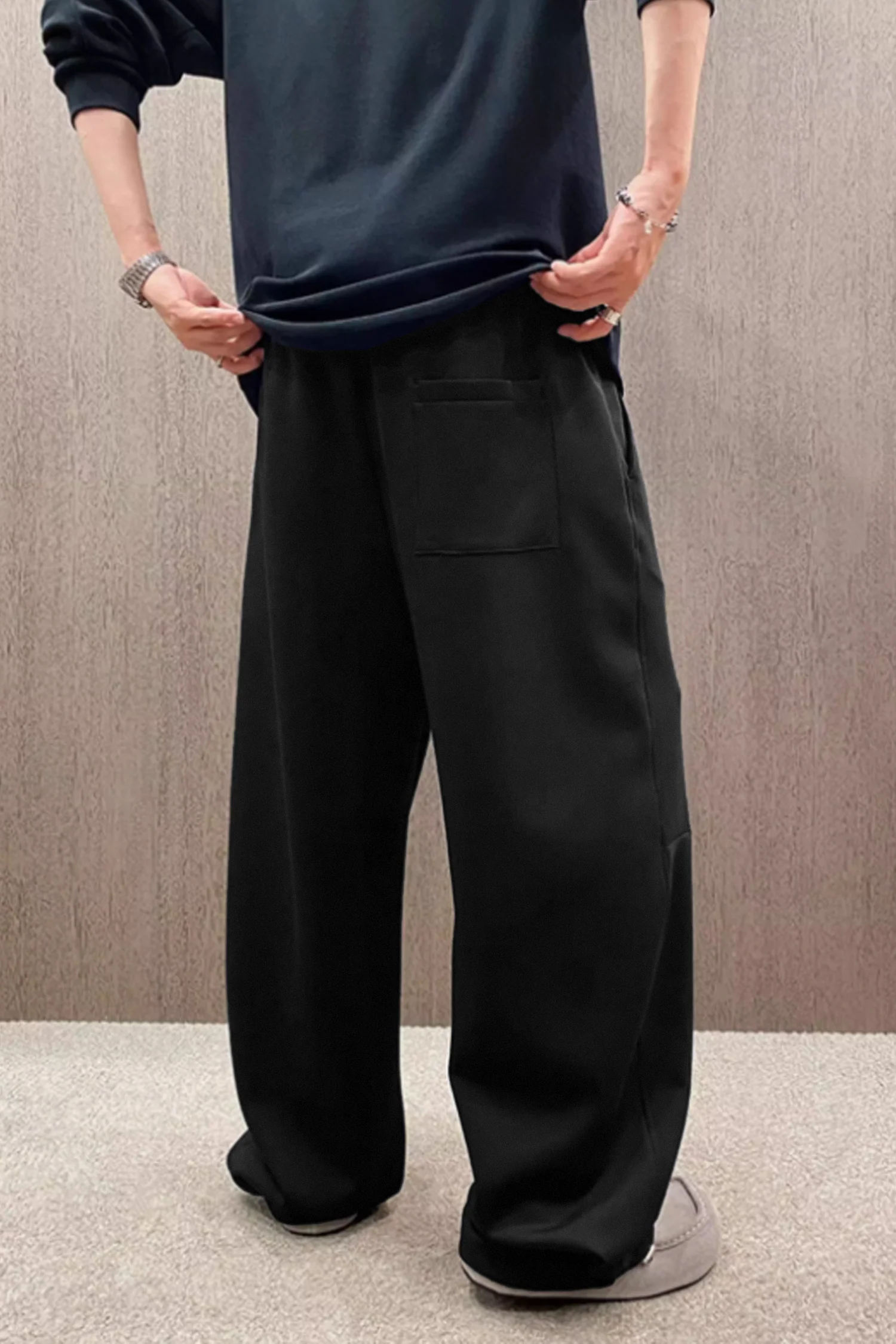 Alo Icons Pleated Loose Bottom Trouser In Black - Image 2