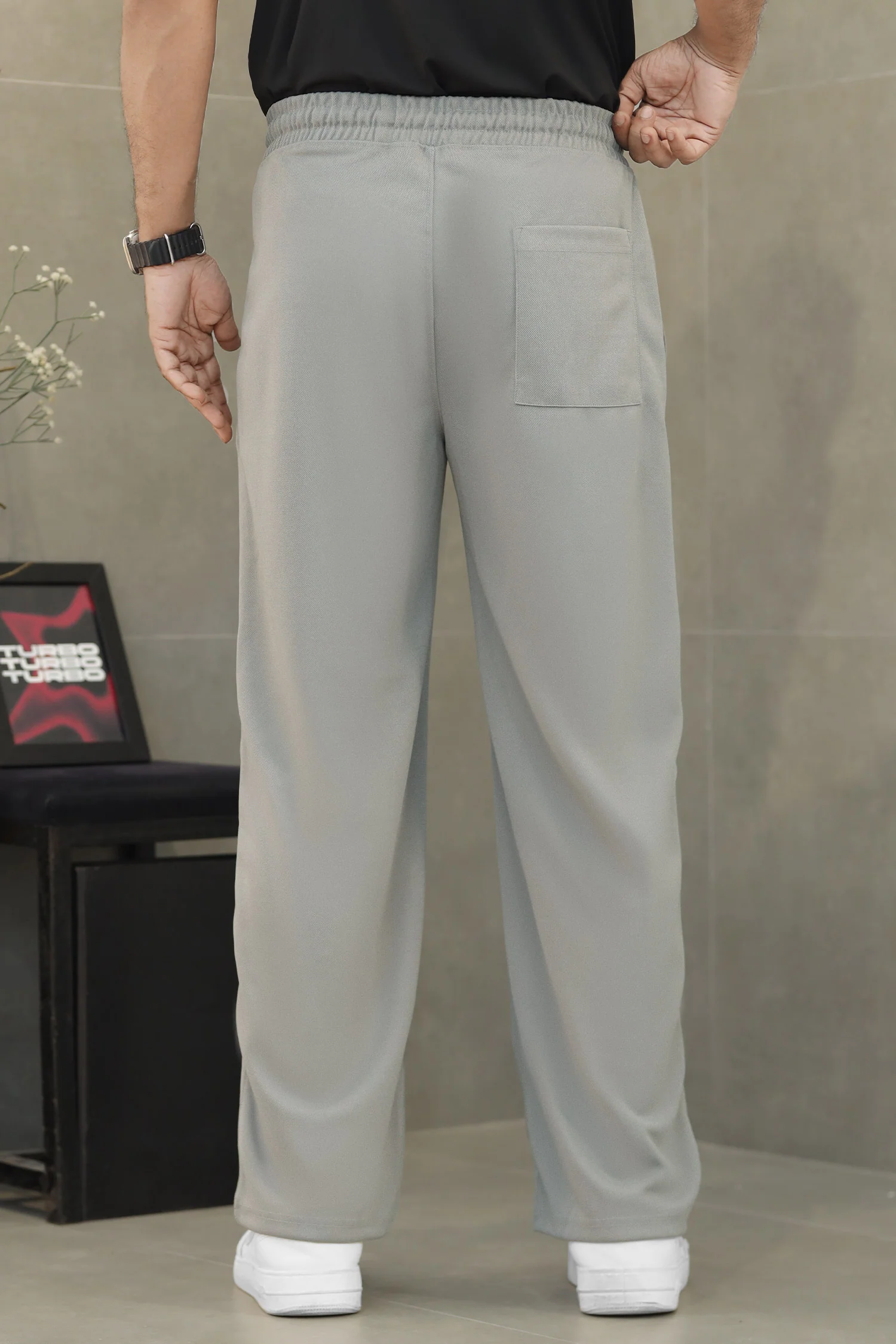 Alo Icons Pleated Loose Bottom Trouser In Grey - Image 3