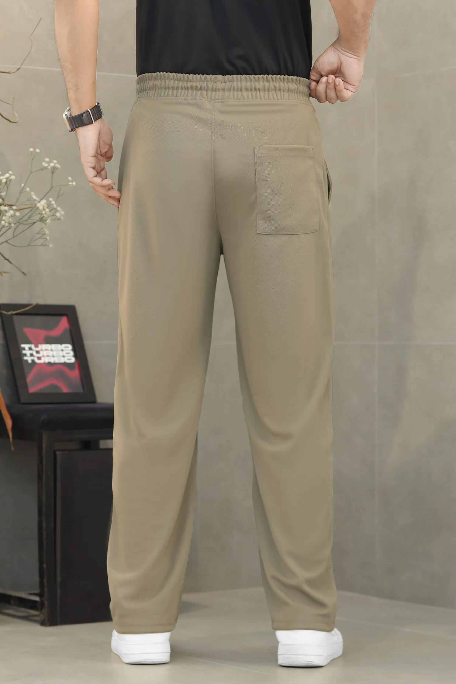 Alo Icons Pleated Loose Bottom Trouser In Skin - Image 3