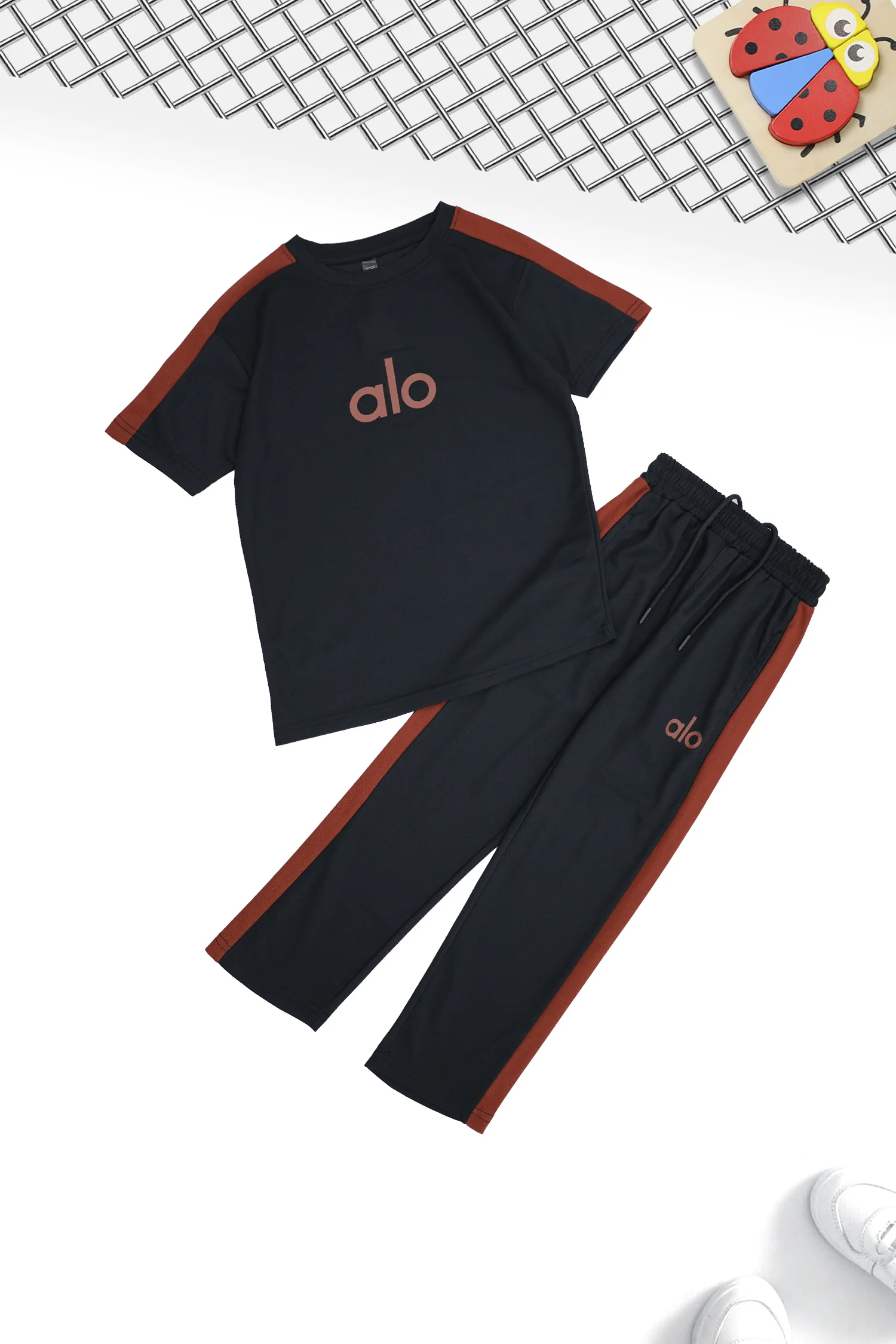Alo Trendy Side Panel Stripe Younger Kids Tracksuit In Black - Image 2