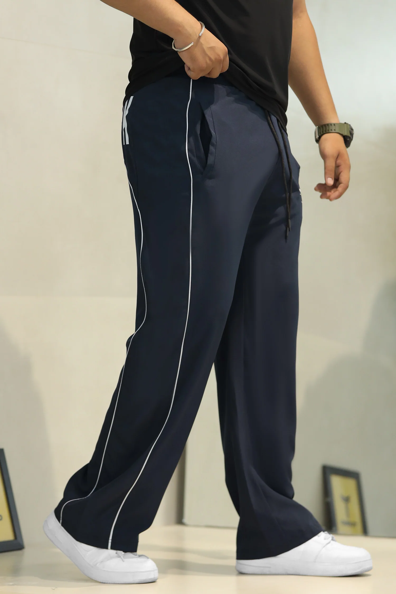 Gym Shrk Wide-Leg With White Piping Loose Bottom Trouser In Navy Blue - Image 3