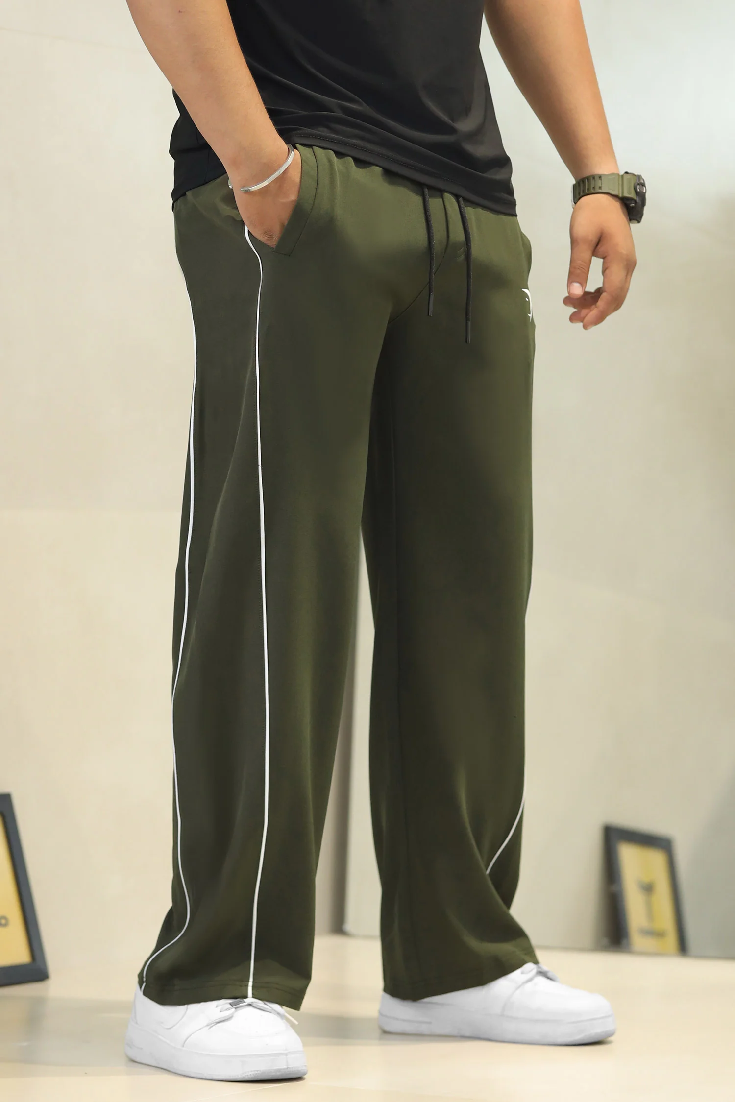 Gym Shrk Wide-Leg With White Piping Loose Bottom Trouser In Olive - Image 3
