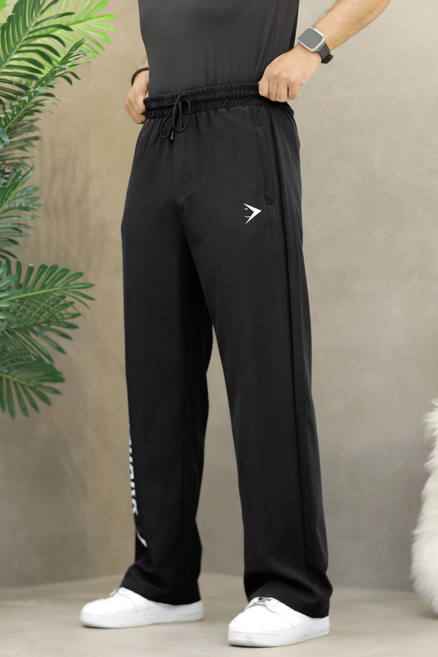 Gym Shrk Worn Essential Loose Bottom Trouser In Black - Image 2