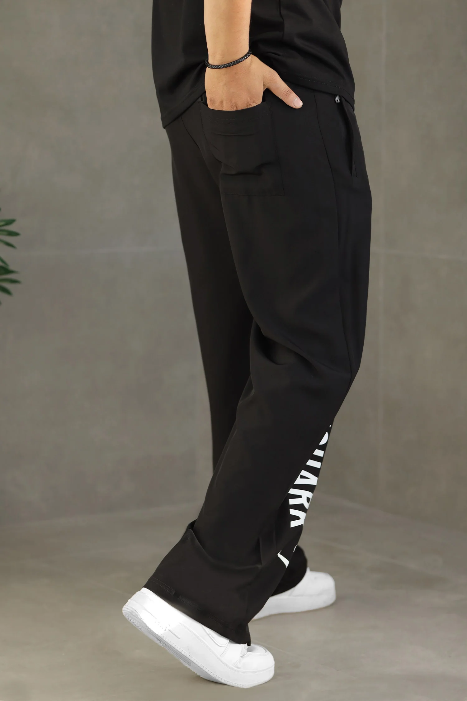 Gym Shrk Worn Essential Loose Bottom Trouser In Black - Image 3