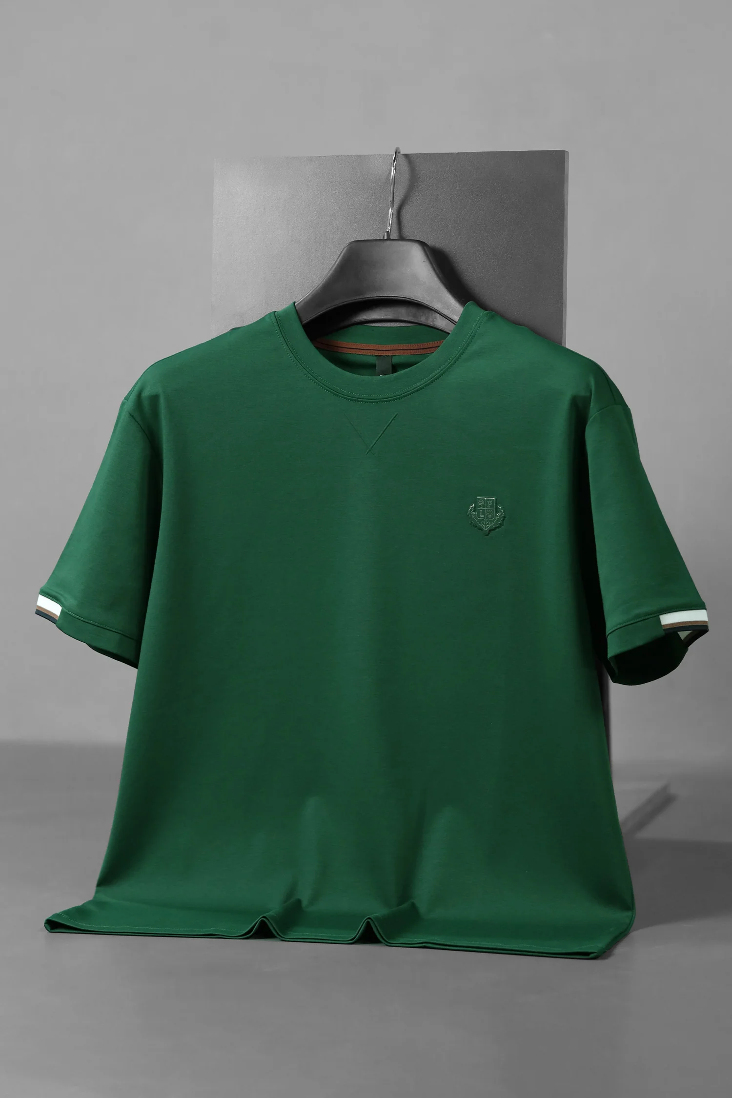Men's Small Emblem On Chest T-Shirt - Image 8
