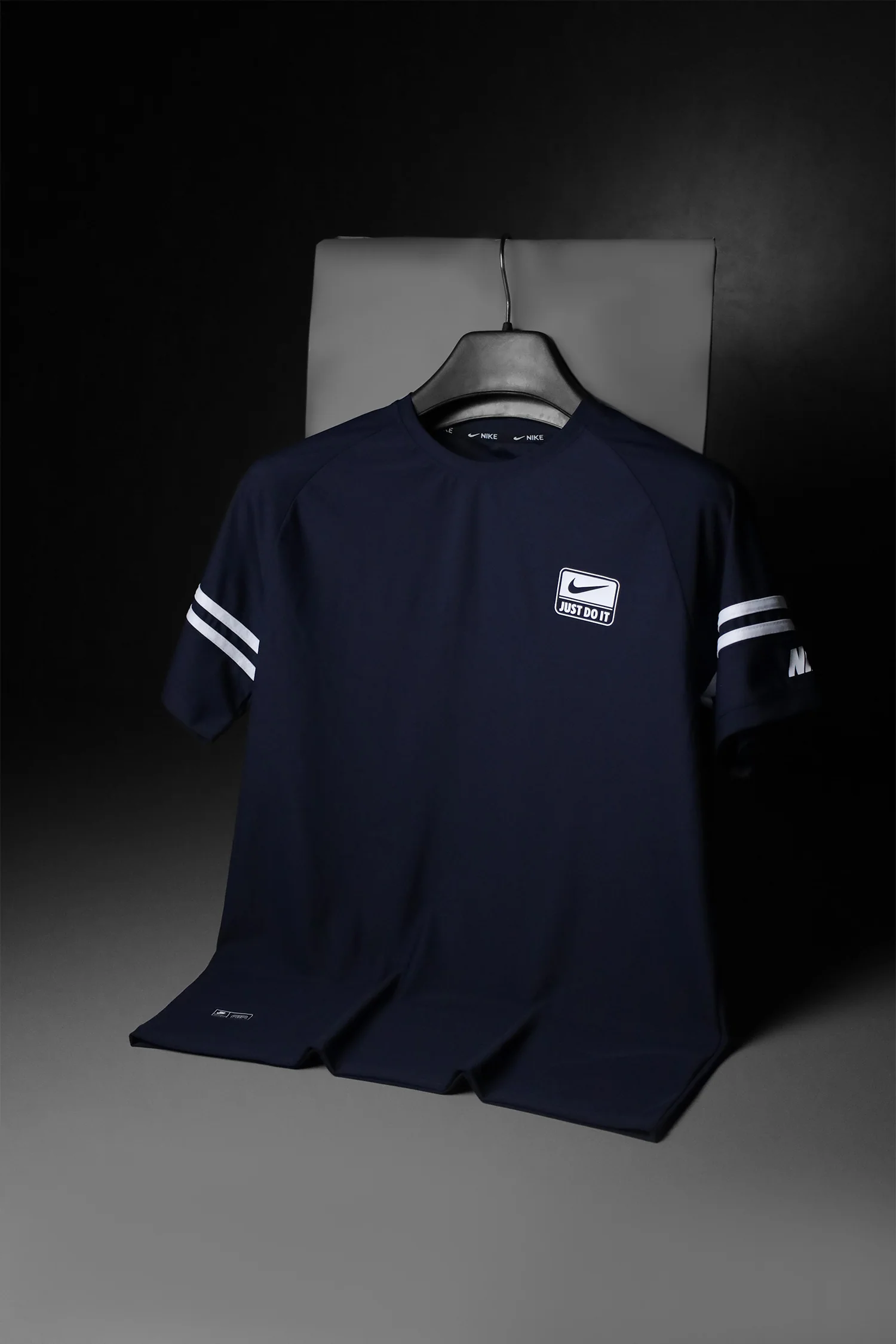 Nke Just Do It Raglan Sleeves Imp Dry-Fit Tee - Image 3