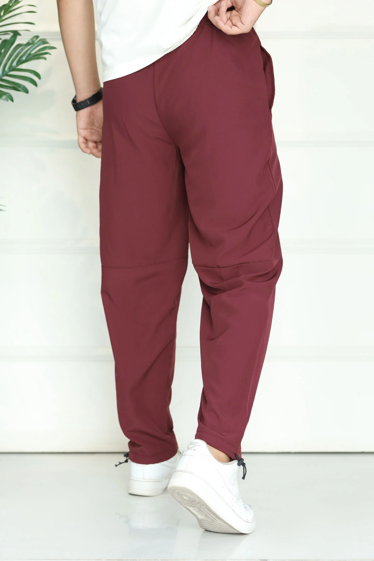 Nke Micron-Knit Throwback Sportswear Trouser In Maroon - Image 4
