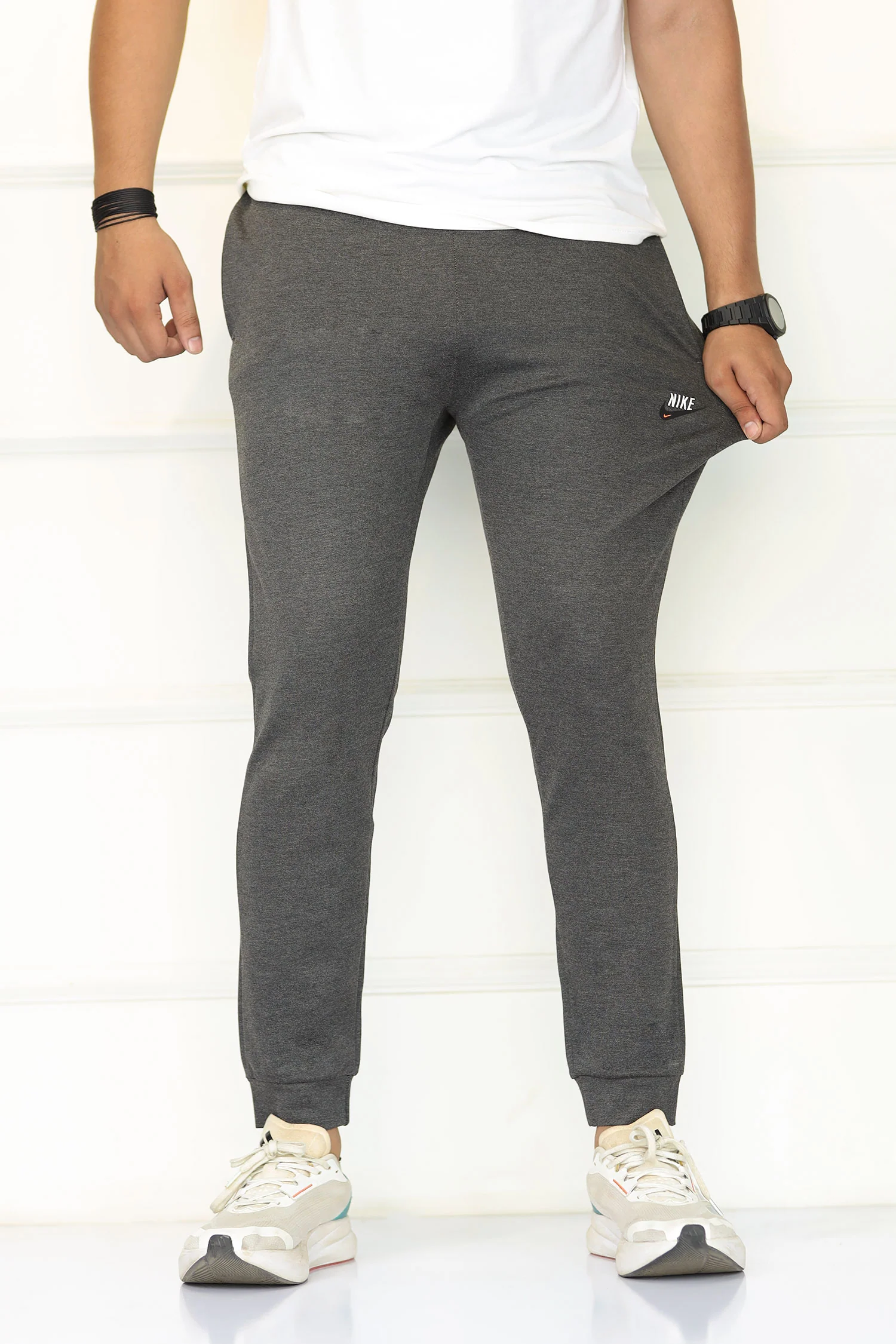 Nke 'The Jump' Project Performance SlimFit Trouser In Charcoal - Image 3