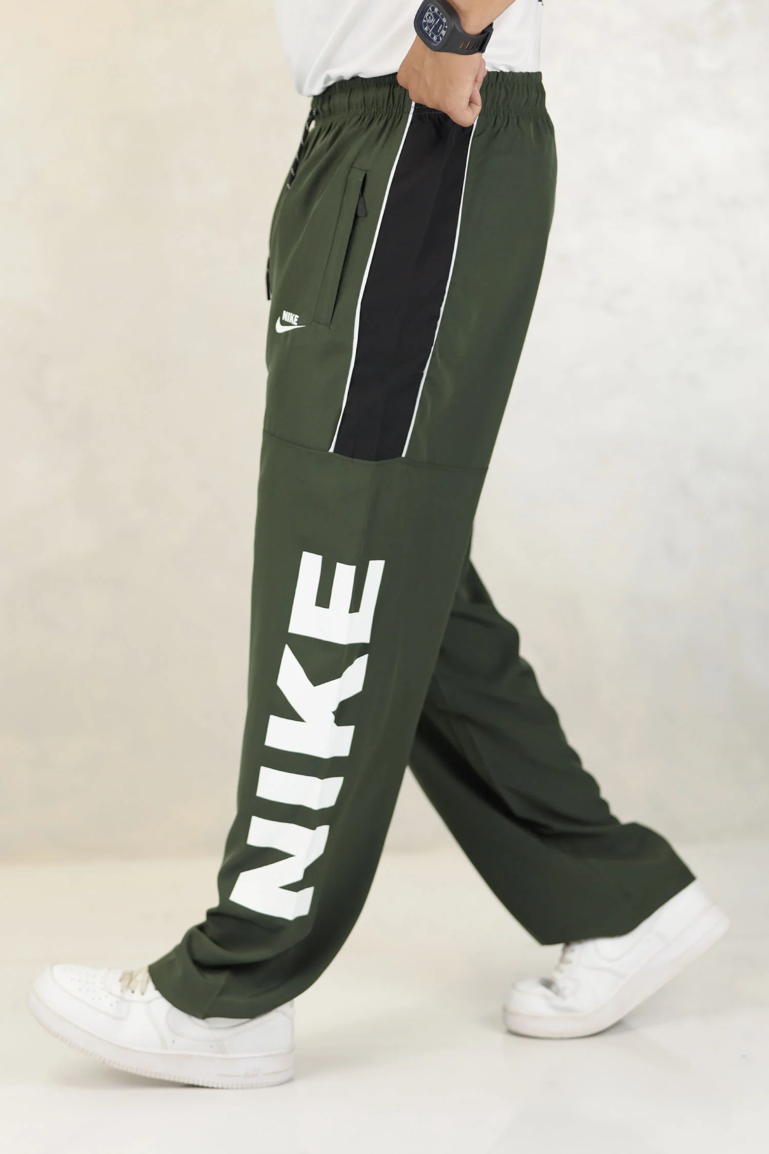 Nke Therma-Fit Versatile Sportswear Micron Trouser In Olive - Image 3
