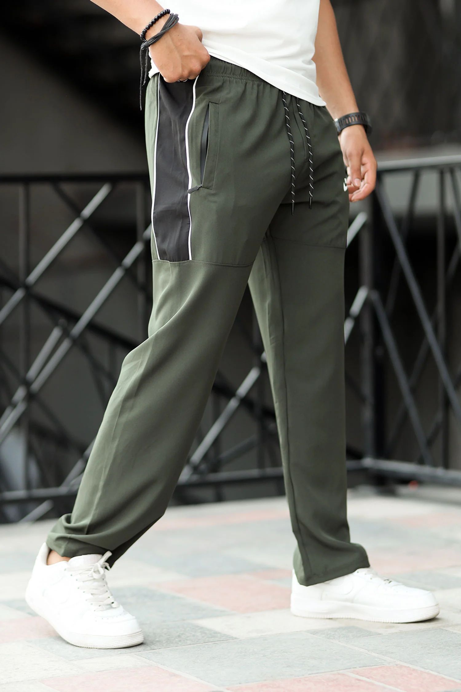 Nke Therma-Fit Versatile Sportswear Micron Trouser In Olive - Image 3