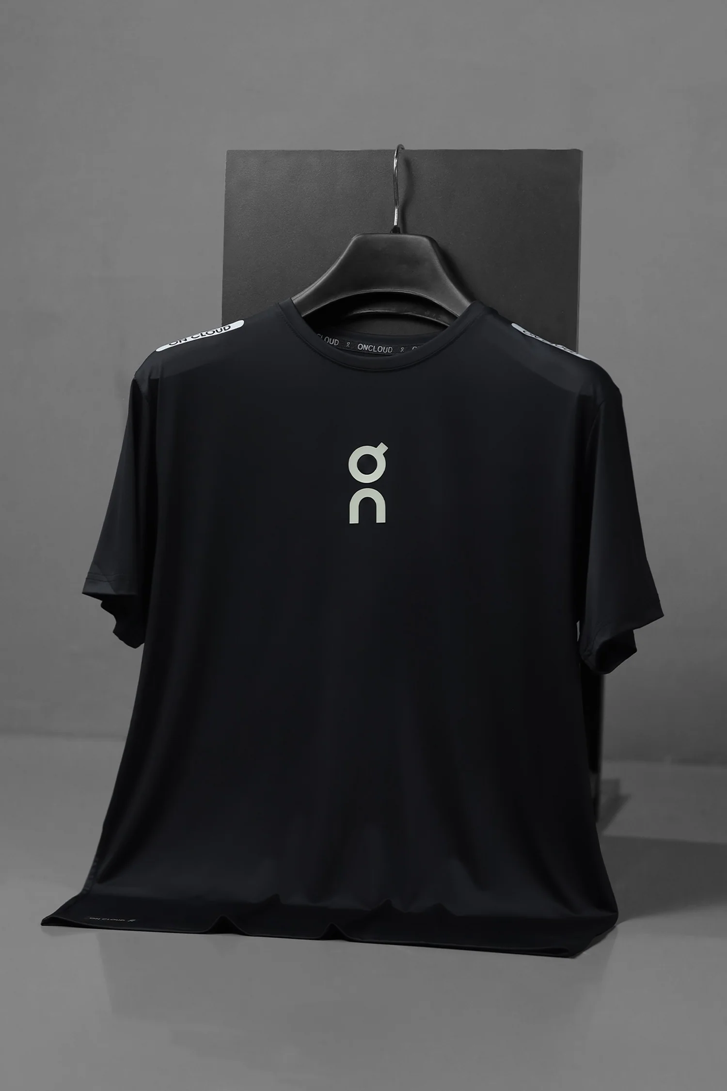 On Club Running On Performance Imp Dry-Fit Tee In Black - Image 2