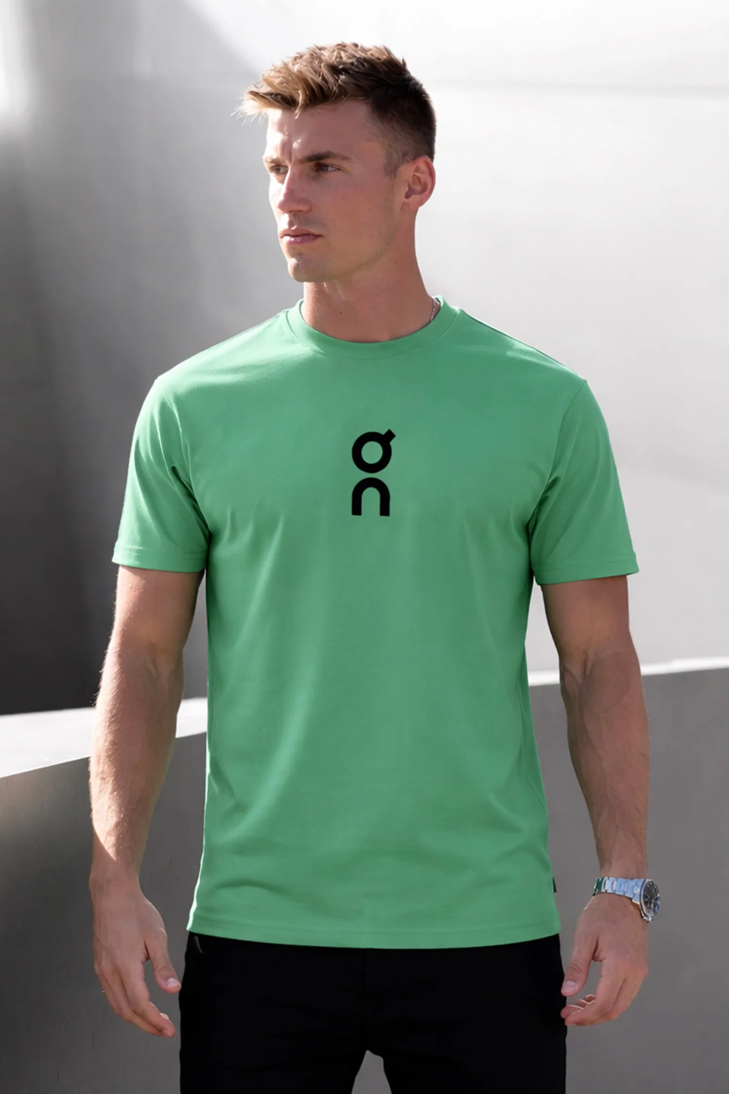 OnClub Running Graphic Men's Tee - Image 4