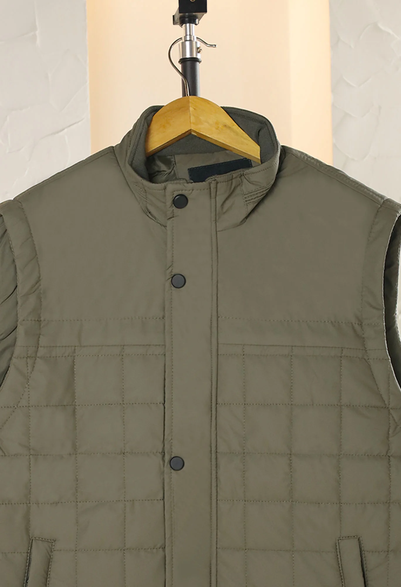 Quilted Design, Stand-up Collar Men's Gilet - Image 8
