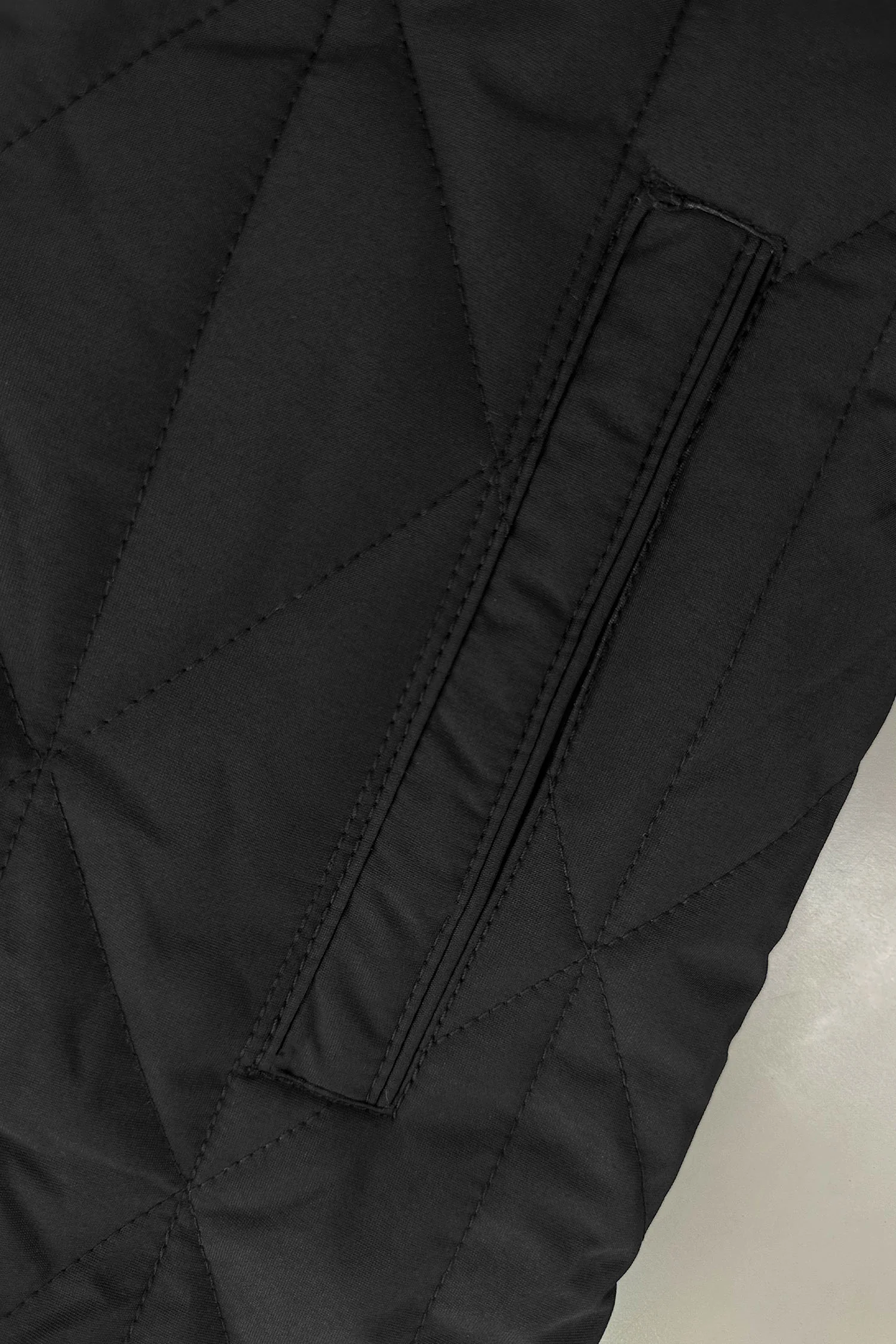 Resistant Diamond Quilted Collar Style Imported Puffer Jacket - Image 4