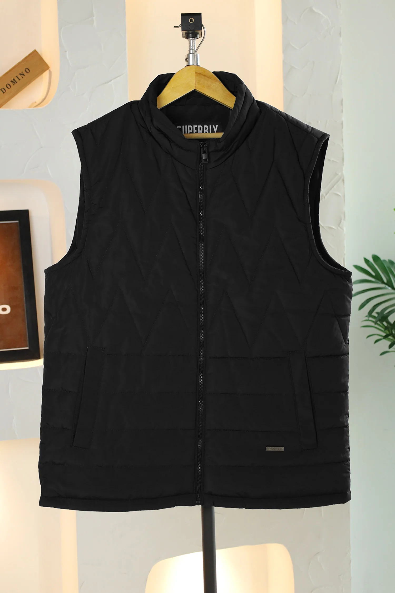 Sleeveless Reversible Perashoot Imported Men's Gilet In Black - Image 3