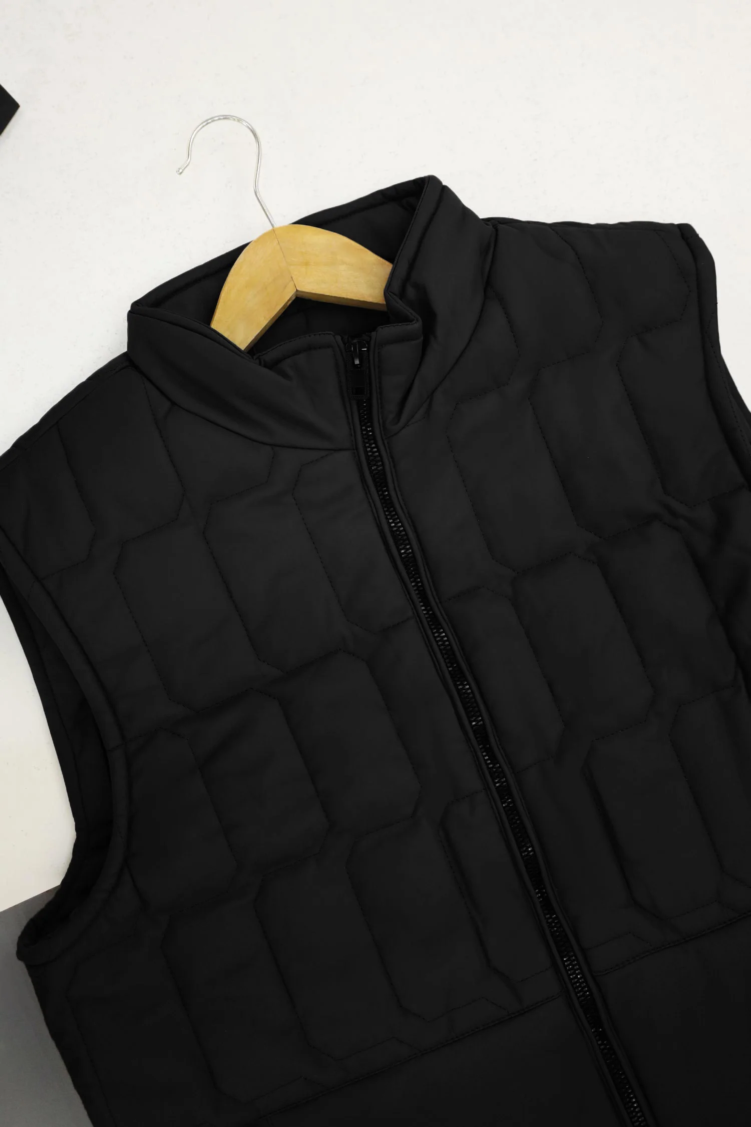 T-Base Sleeveless Imported Men's Gilet In Black - Image 4