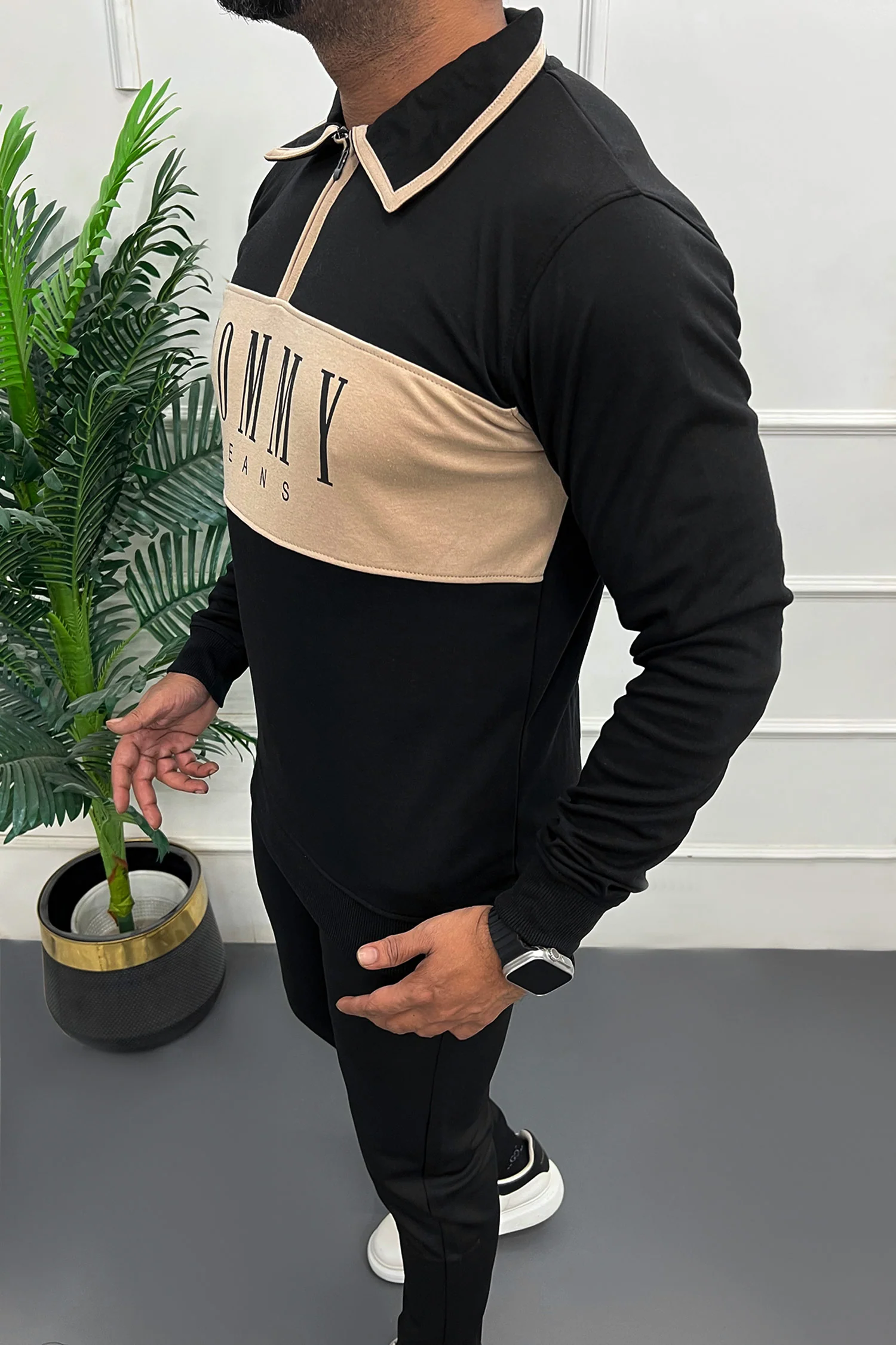 Tomy Signature Elite Imported Men's Sweatshirt In Black - Image 3