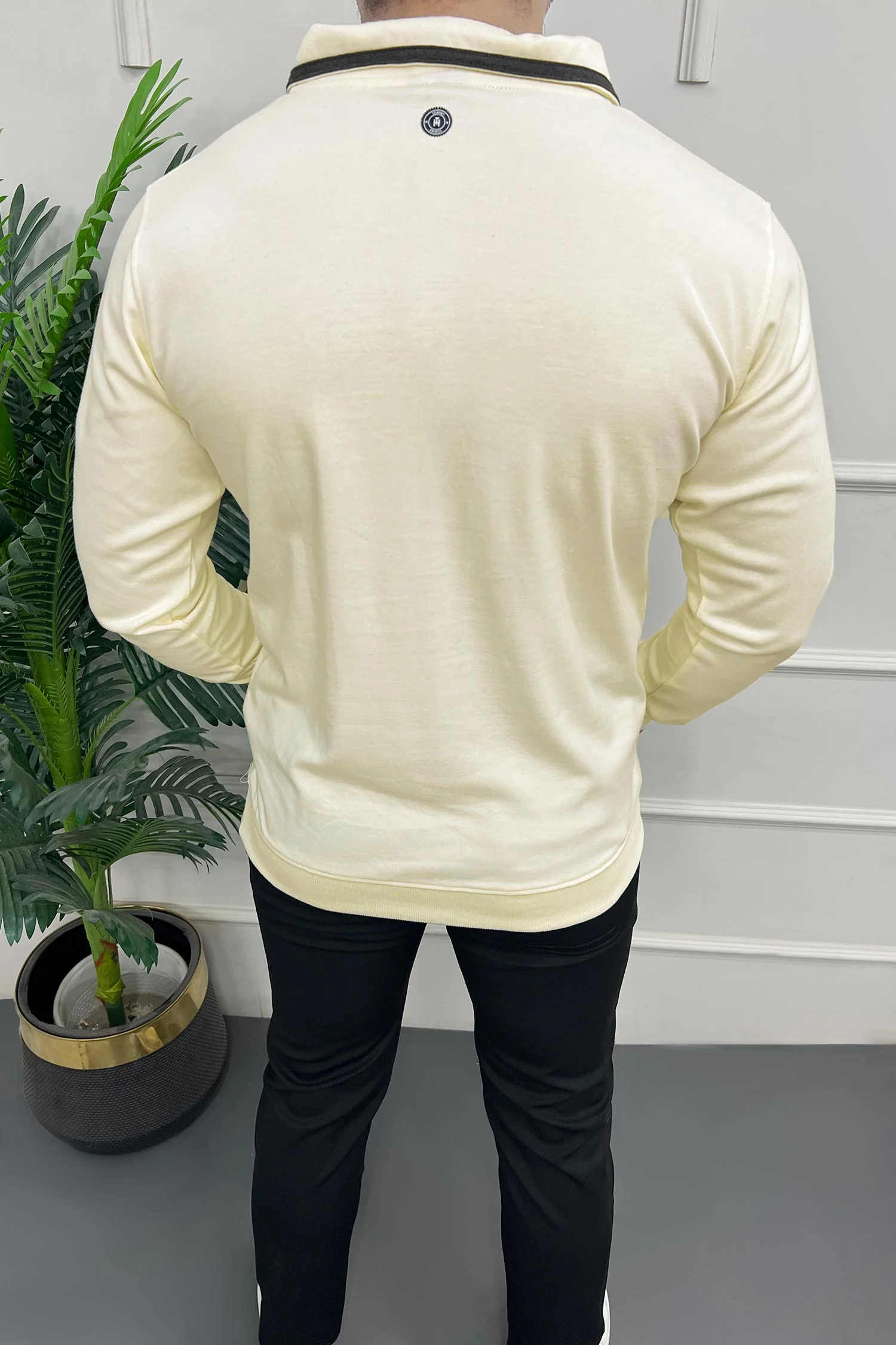 Tomy Signature Elite Imported Men's Sweatshirt In Off White - Image 4