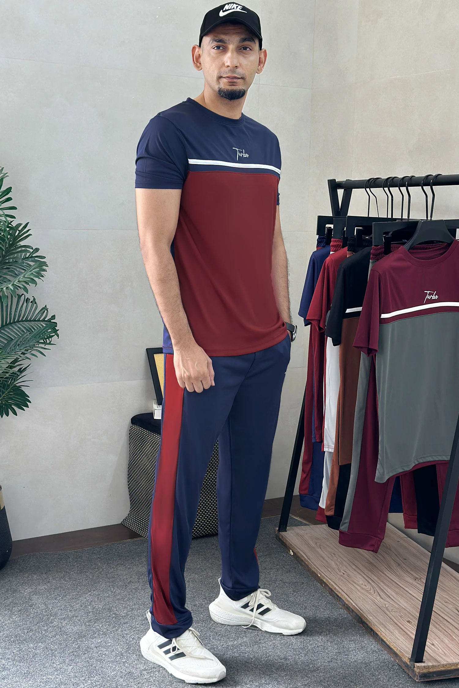 Turbo ColourBlocked Men's Tracksuit - Image 10