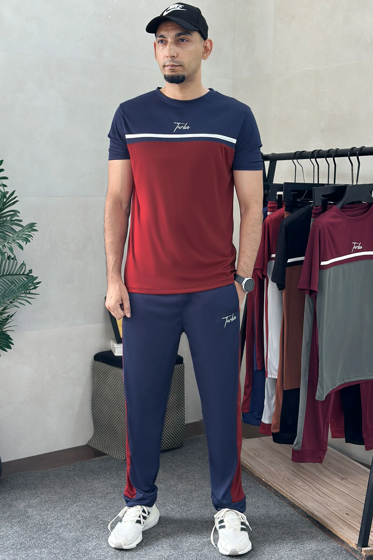 Turbo ColourBlocked Men's Tracksuit - Image 9