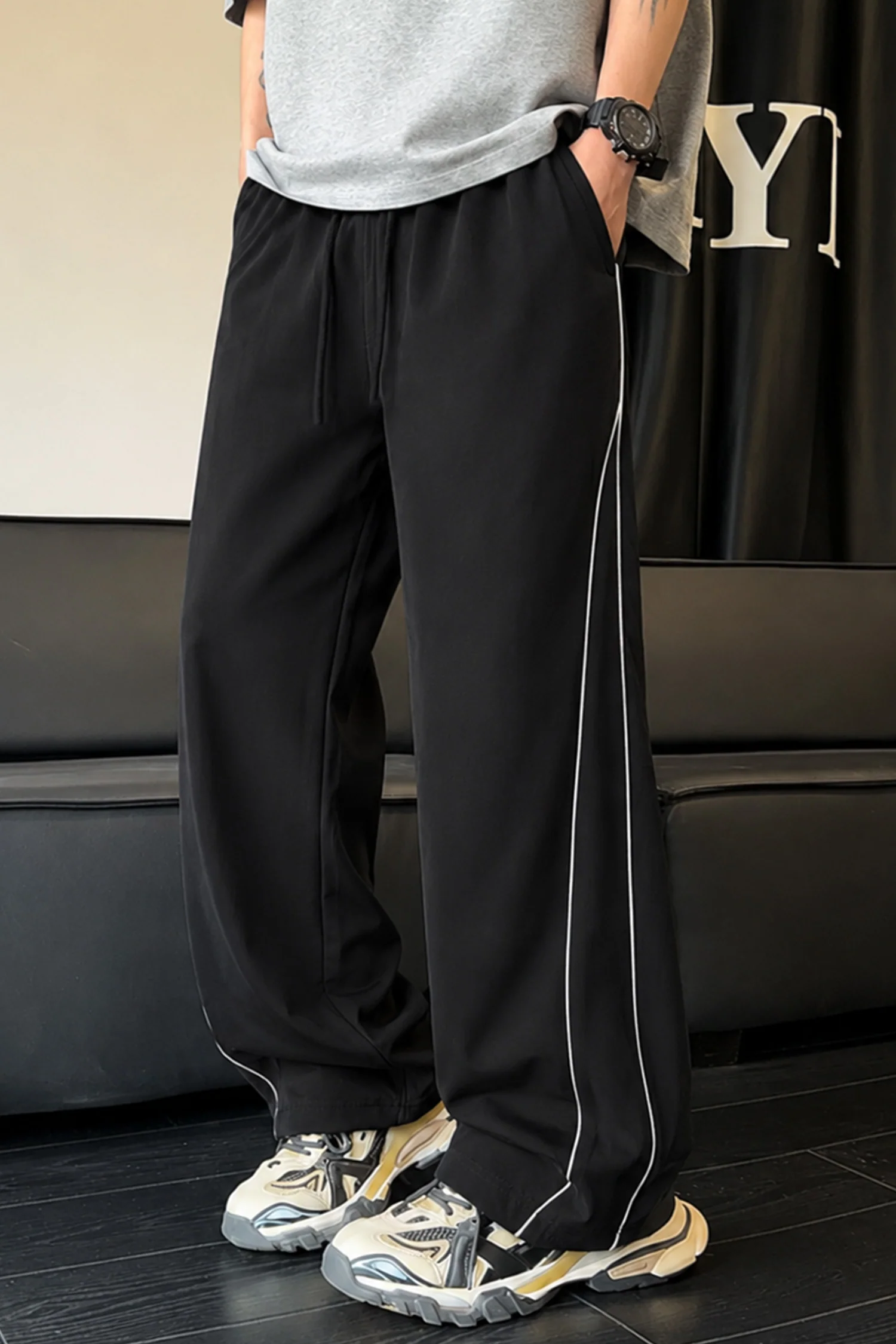 Turbo Contrast Side Piping Loose Bottom Trouser - Image 10