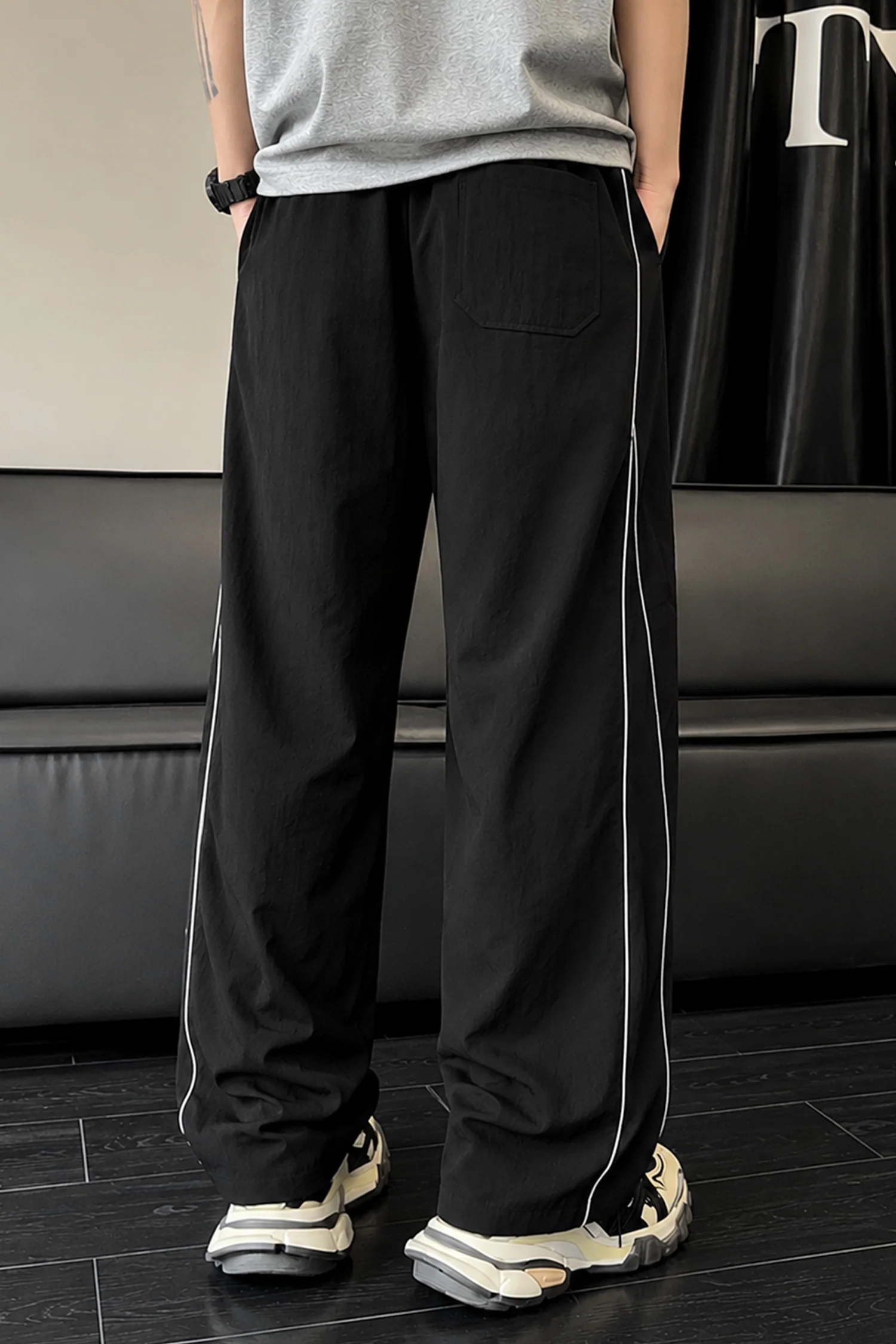 Turbo Contrast Side Piping Loose Bottom Trouser - Image 12