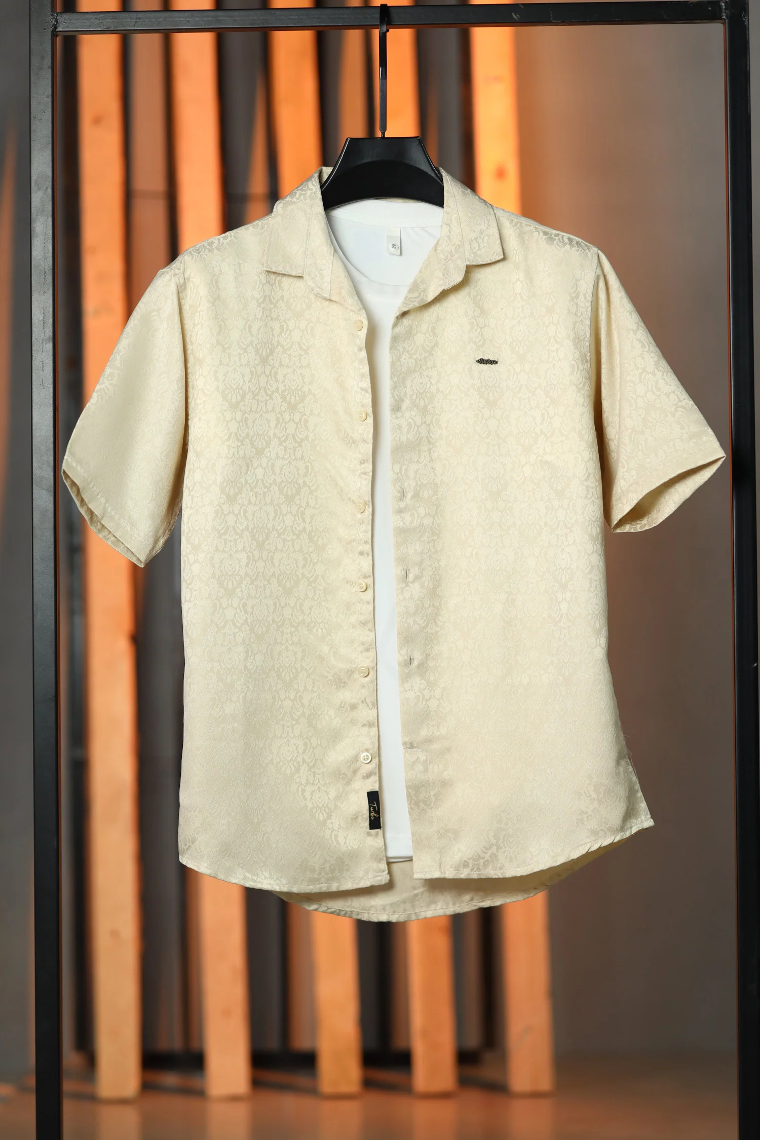 Turbo Designer Motif Floral Casual Shirt In Creem