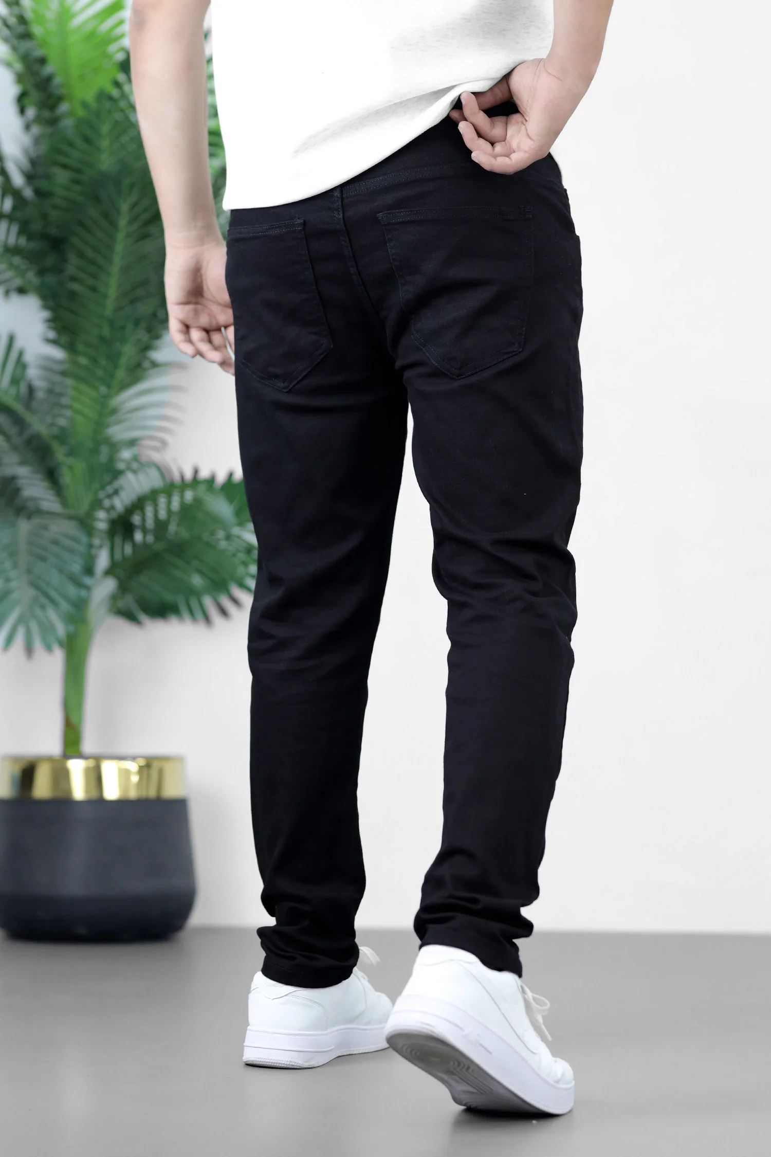 Turbo Elegant Denim Slim-Fit Jeans In Black - Image 3