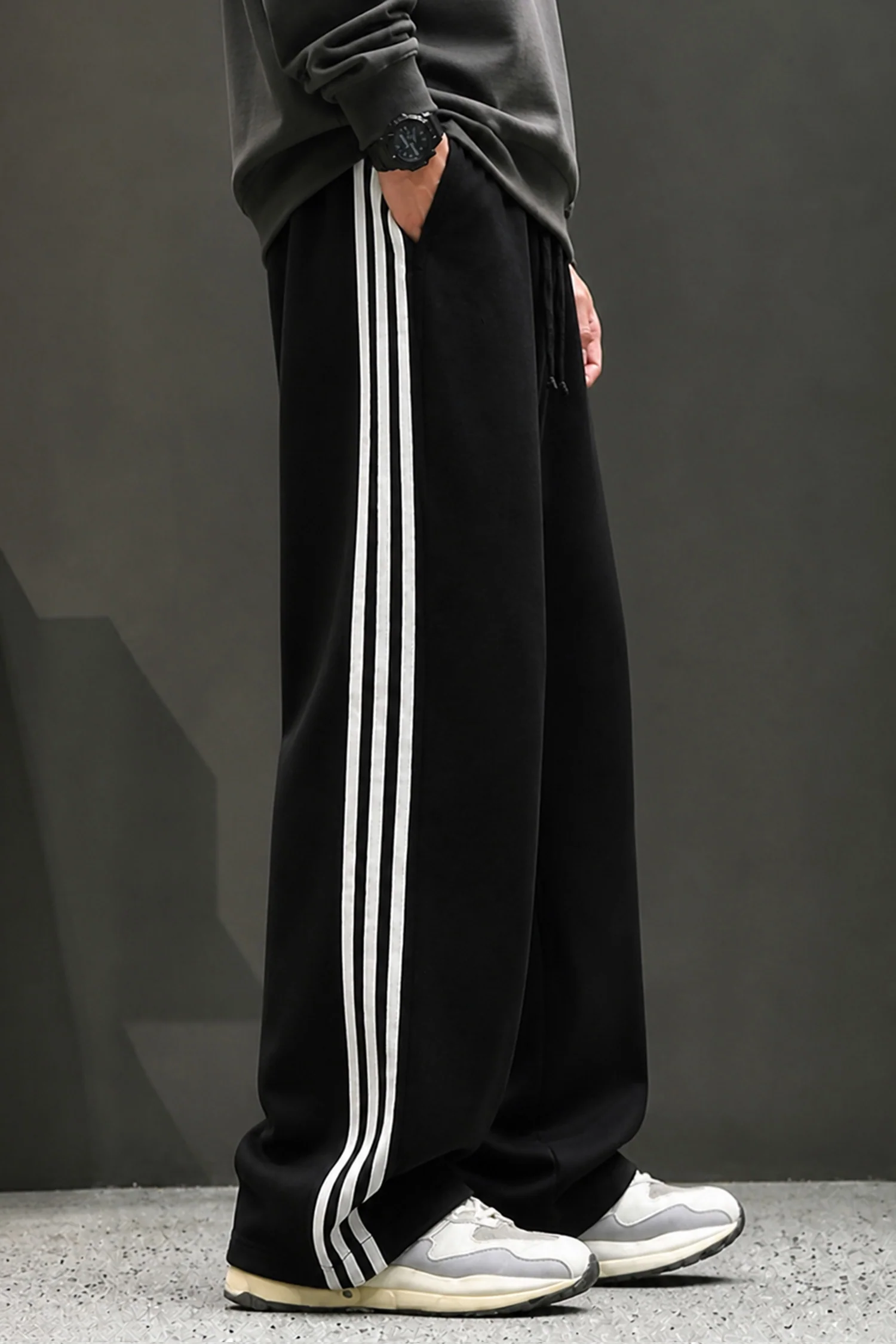 Turbo High Street Side Stripe Loose Bottom Trouser In Black - Image 3