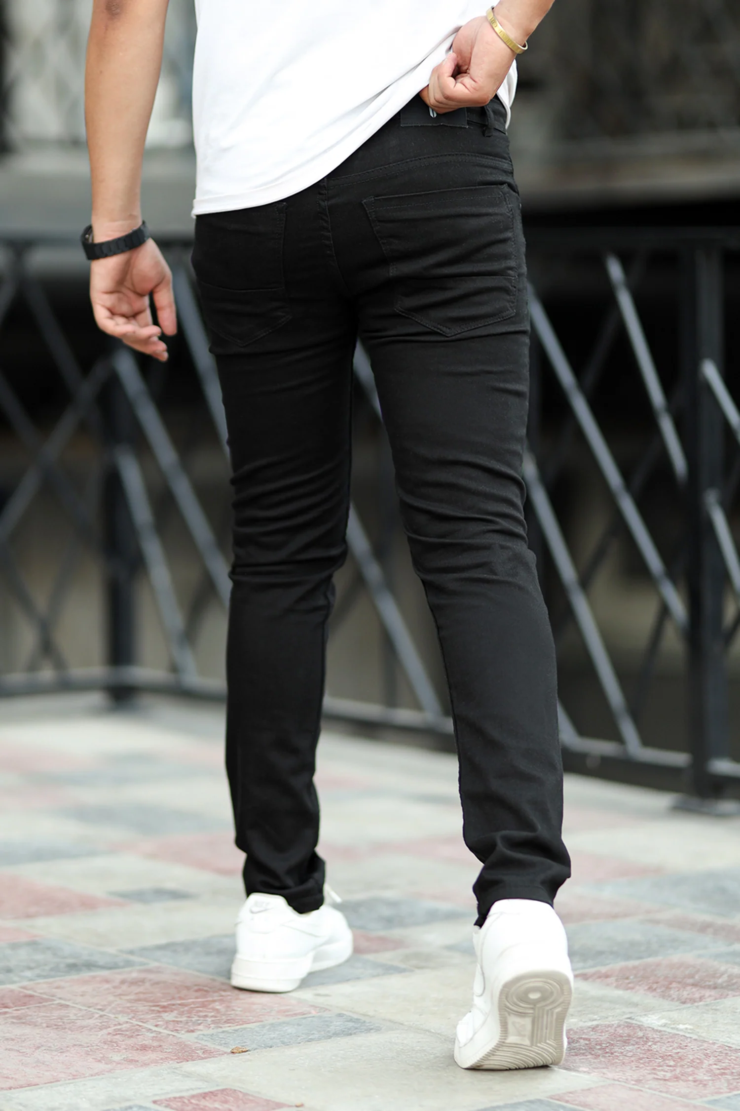 Turbo RebelCore Tapered Edge Slim Fit Jeans In Black - Image 4