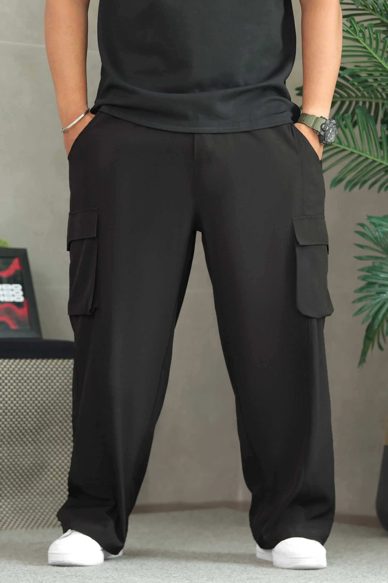Turbo Multi-Pocket Style Loose Bottom Trouser In Black - Image 2