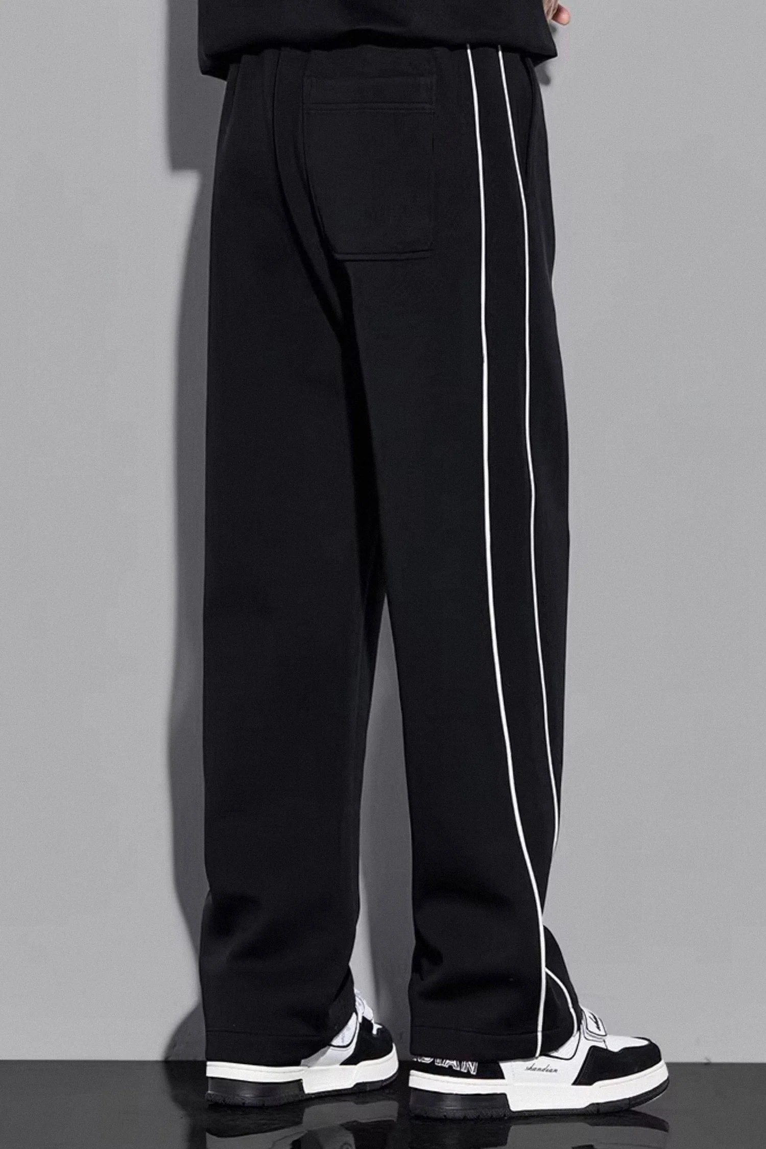 Turbo Piping Detailing  Loose Bottom Trouser In Black - Image 2
