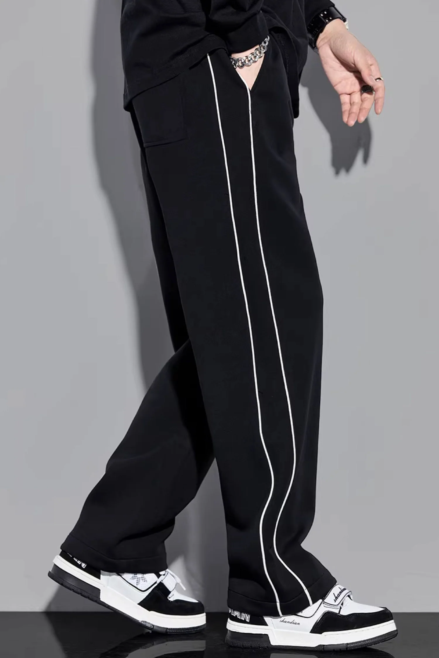 Turbo Piping Detailing  Loose Bottom Trouser In Black - Image 3