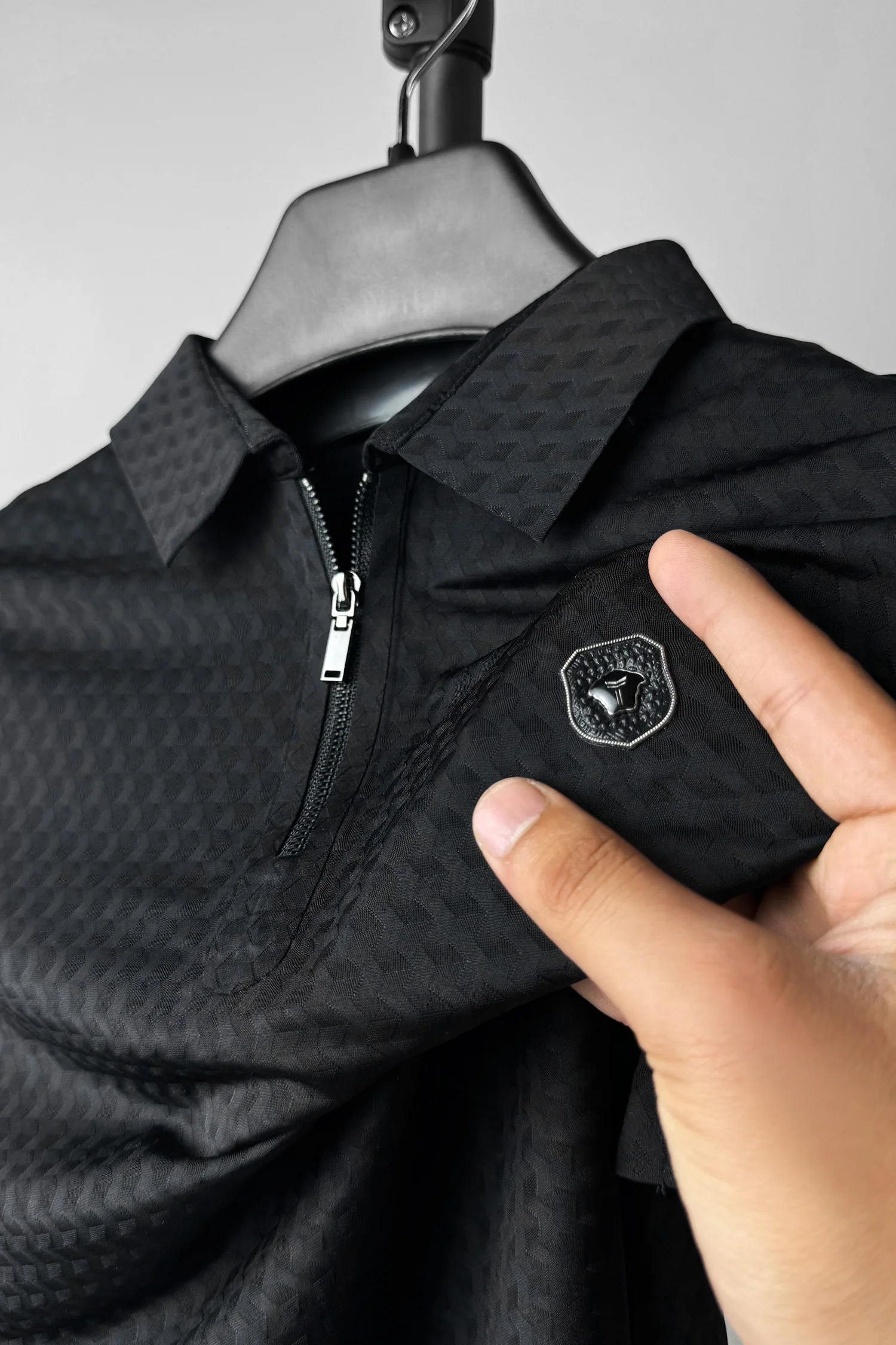 Turbo Tri-Angle Pattern Zip-Collar Men's Polo Shirt - Image 5