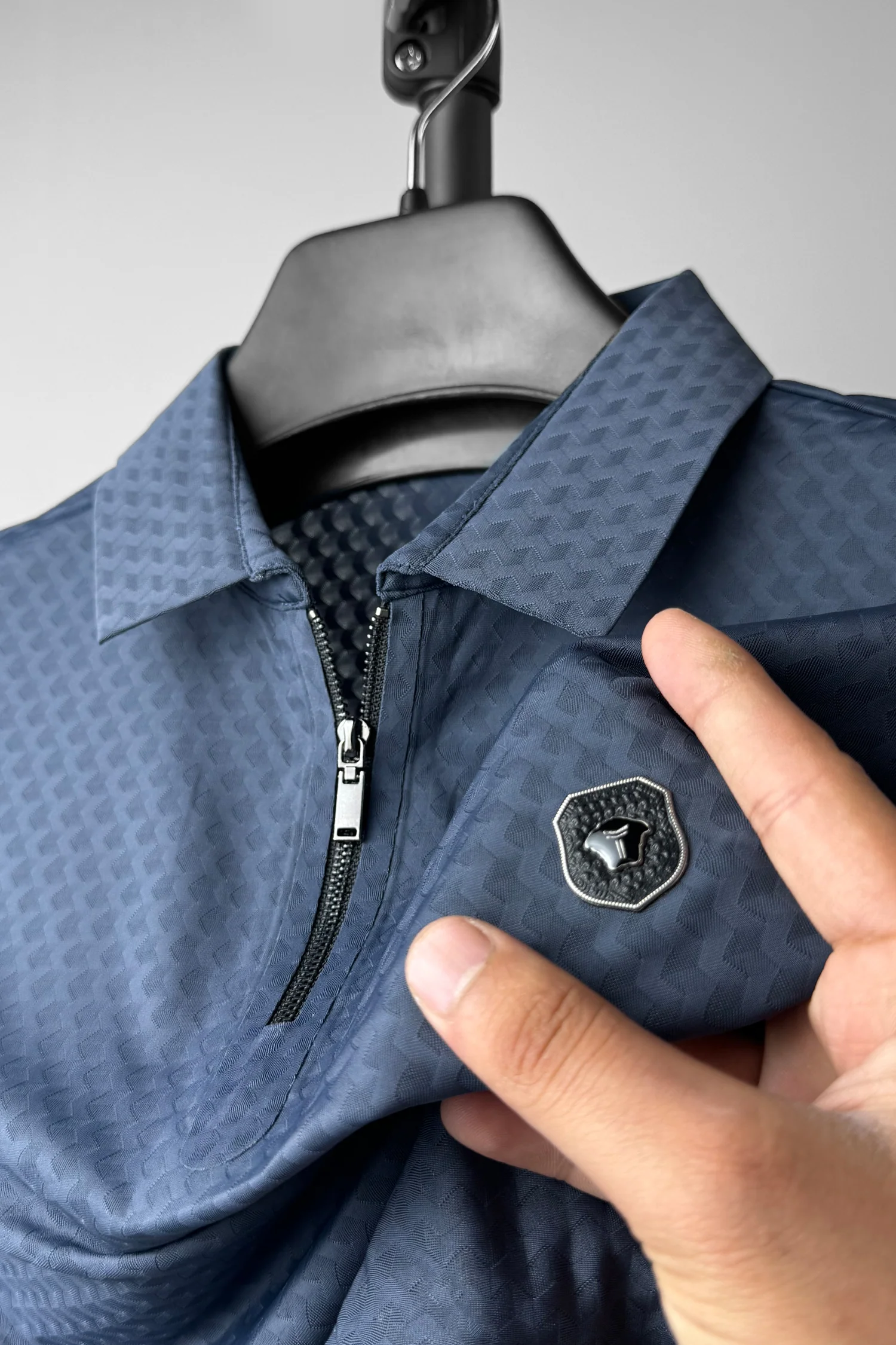 Turbo Tri-Angle Pattern Zip-Collar Men's Polo Shirt - Image 3