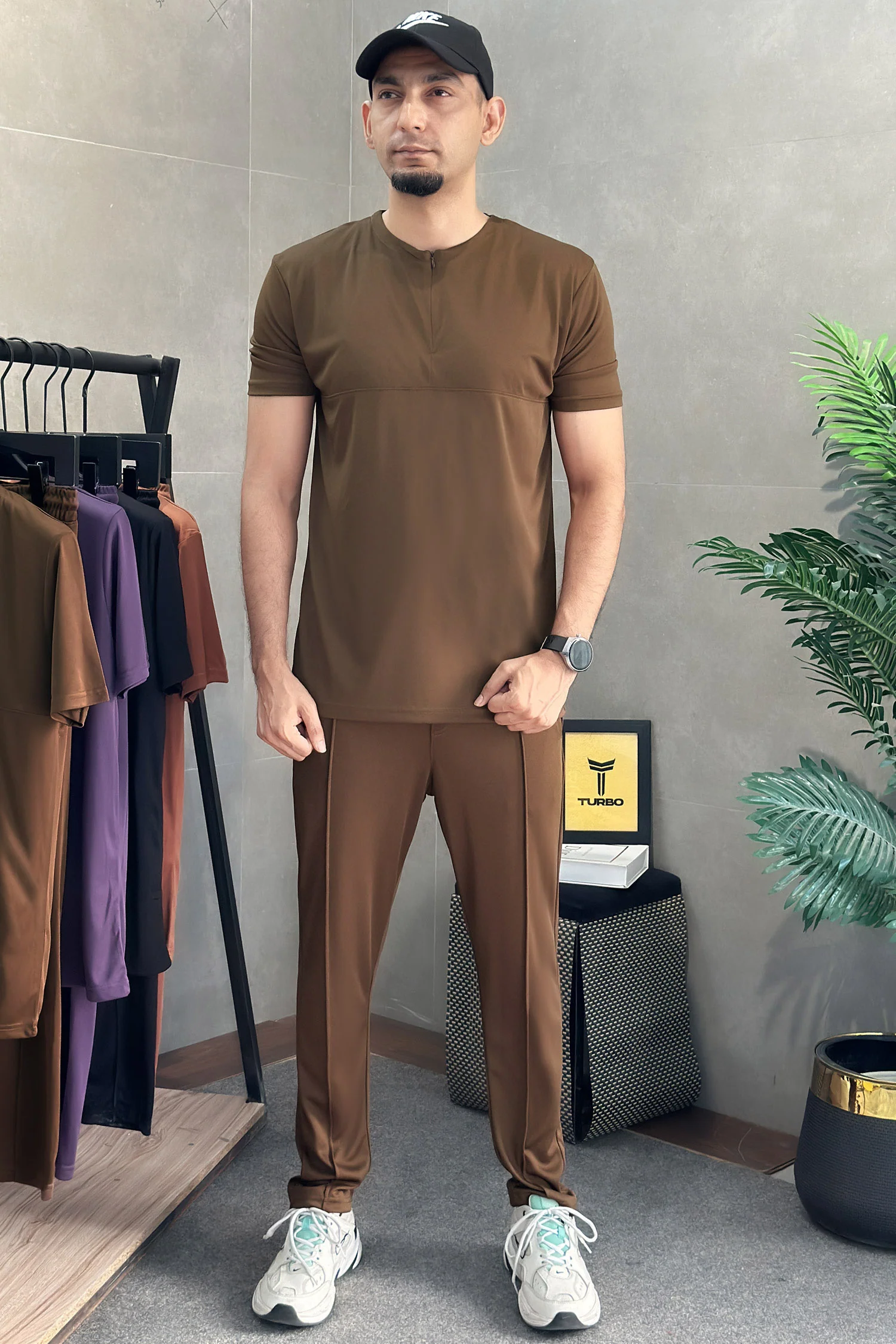 Turbo Zip-Neck Top Style Men's Tracksuit - Image 5