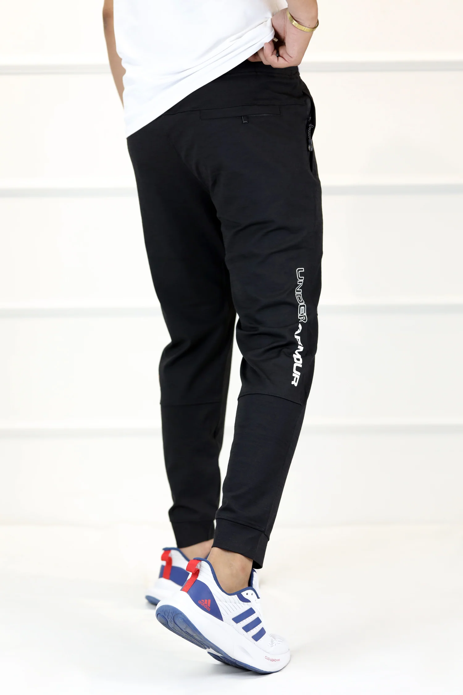 Undr Armr Ecrek Slim Fit Sportswear Trouser In Black - Image 4