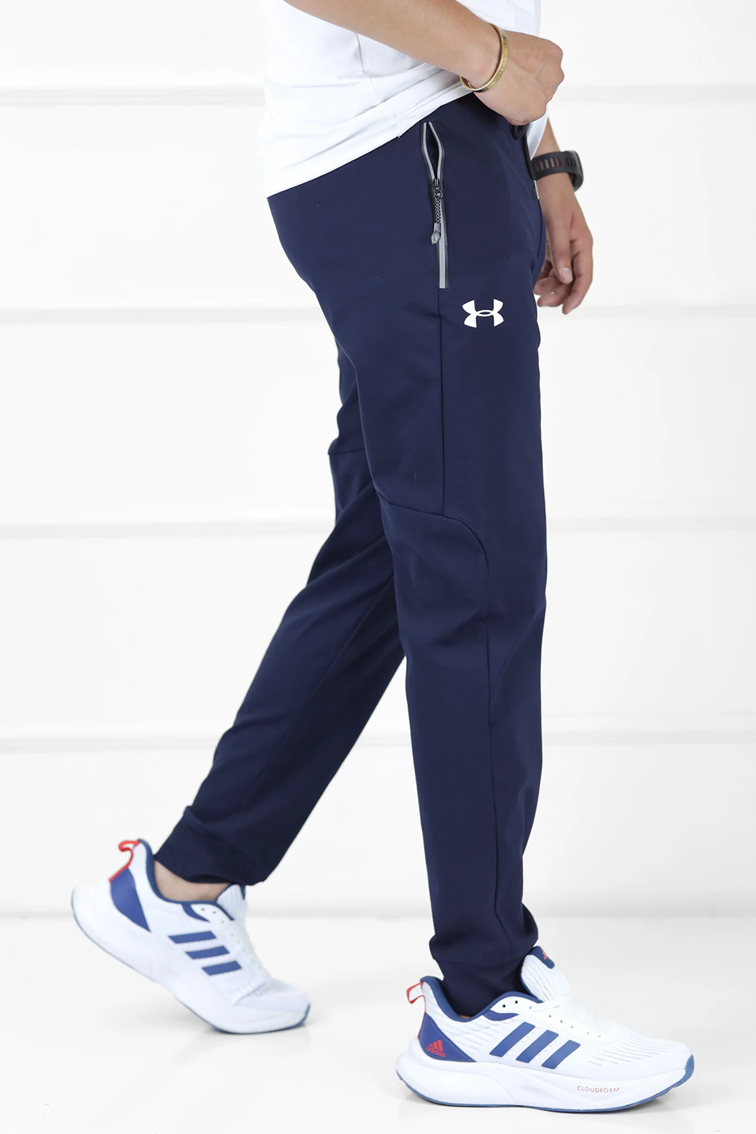 Undr Armr Self Pattern Knitted HeatGear Sportswear Trouser In Dark Navy - Image 4