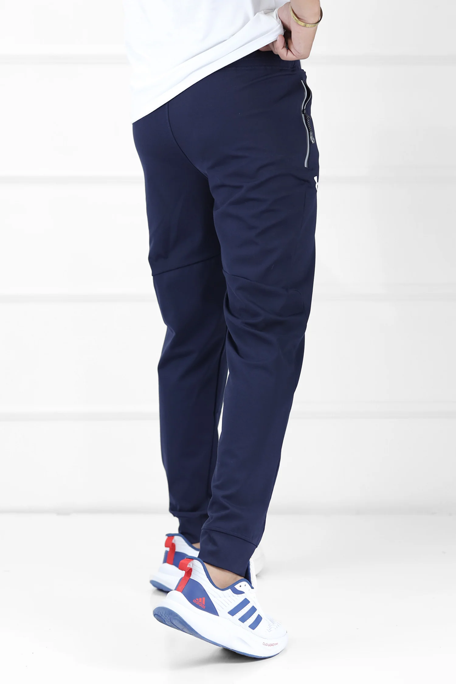 Undr Armr Self Pattern Knitted HeatGear Sportswear Trouser In Dark Navy - Image 5