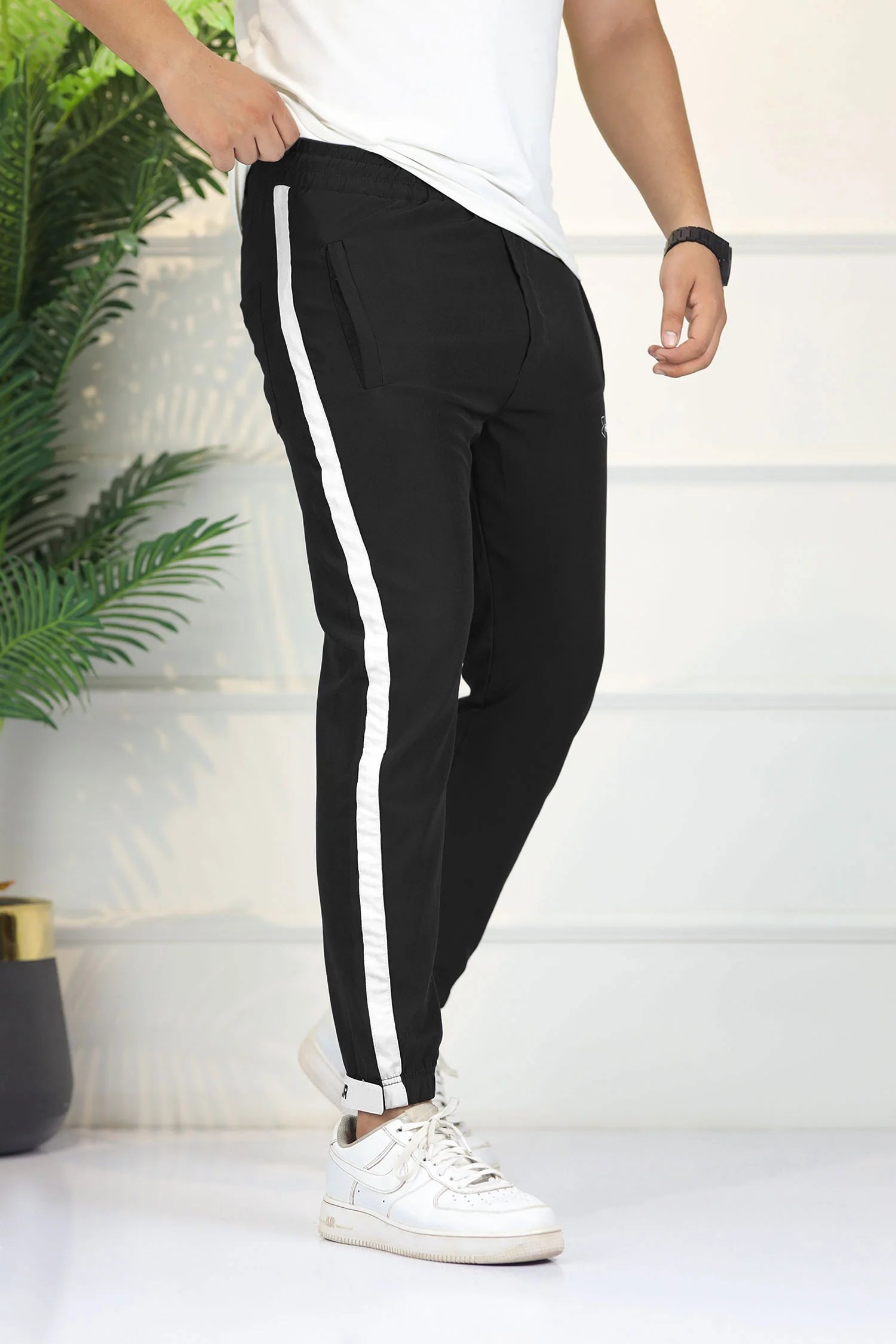 Undr Armr 'The Reveal' Cuff Logo & Sideline Micron Trouser - Image 9