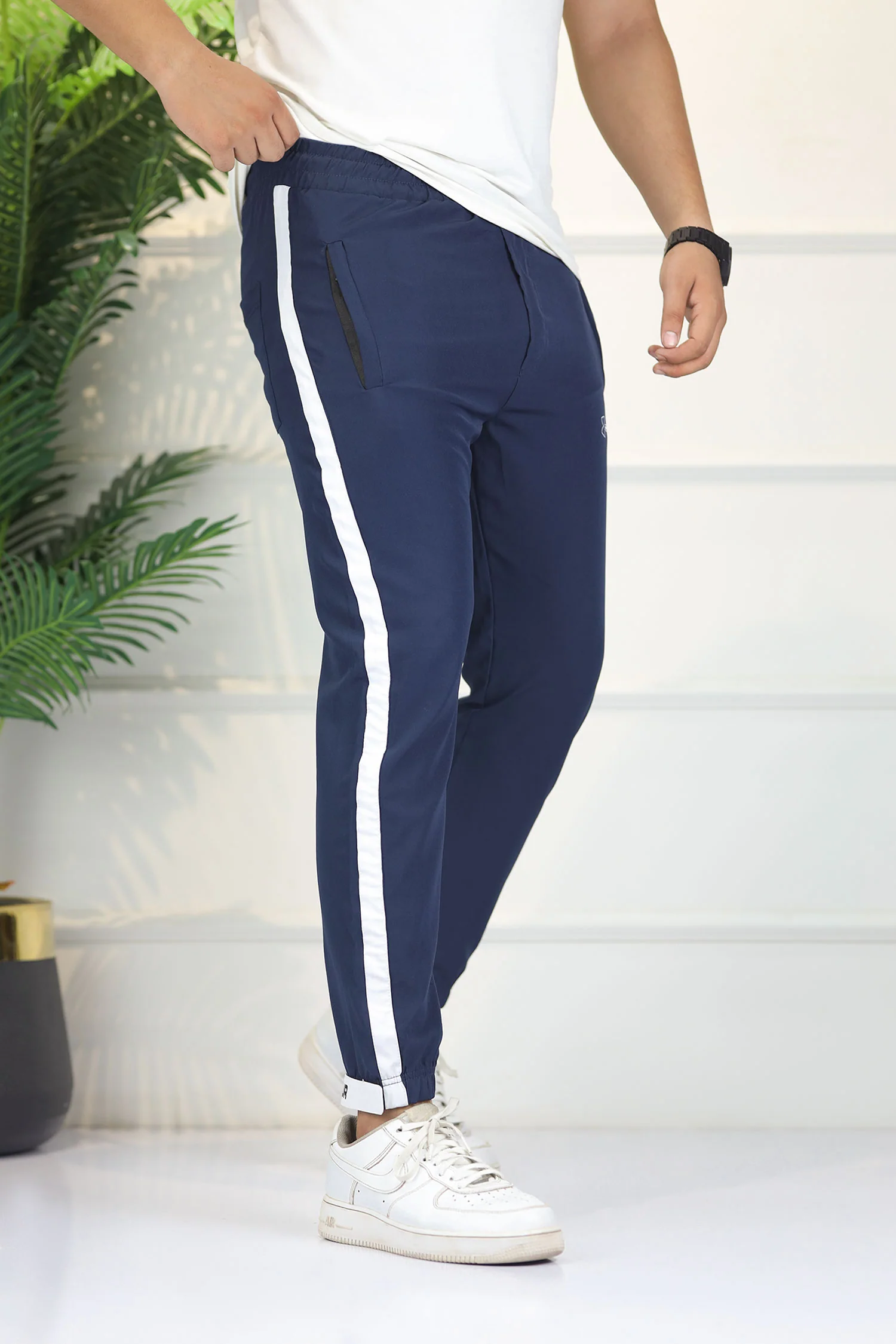 Undr Armr 'The Reveal' Cuff Logo & Sideline Micron Trouser - Image 15